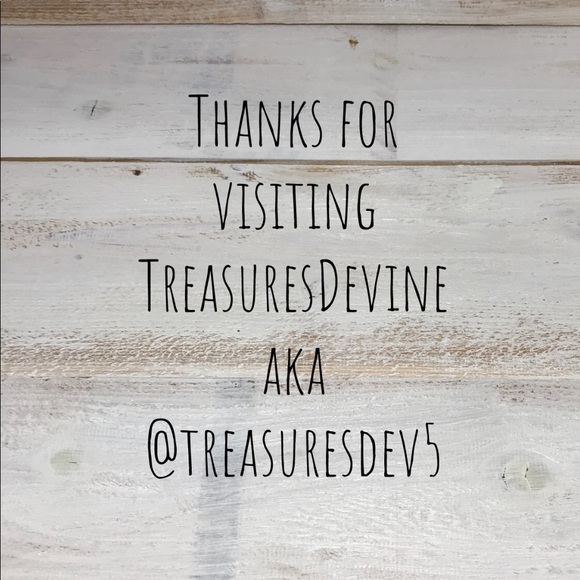 Welcome to my closet!   May days be filled with ❤️ - Picture 7 of 7